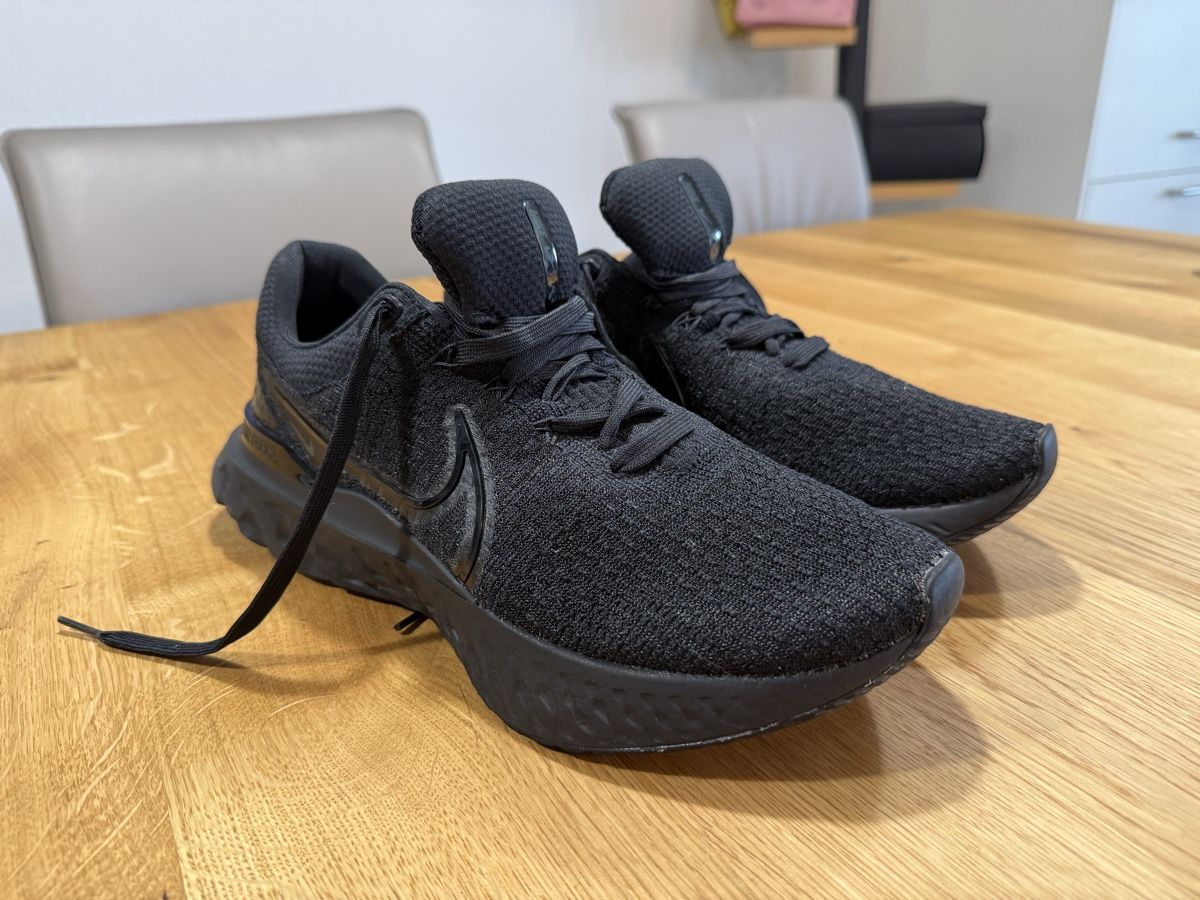 Nike Chaussures hommes: Nike React Infinity Flyknit Laufschuhe Schwarz Grösse 45.5 – D'occasion à Wallisellen par FabianB
