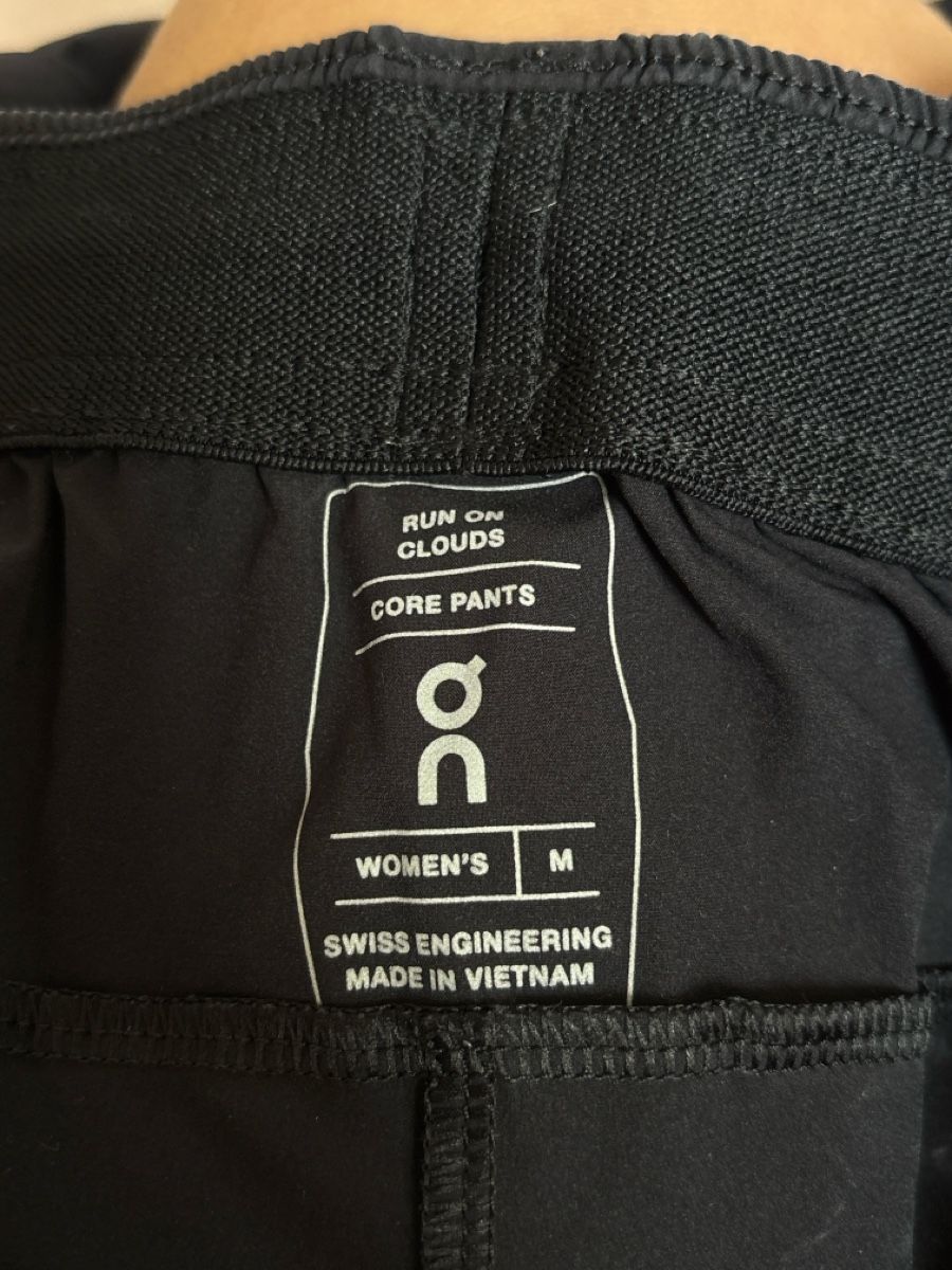 Pantaloni: On running - core pants  – Usato da Zürich venduto da Hanna-Hadorn 3