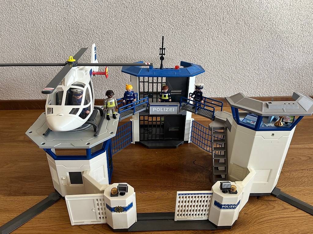 Giocattoli: Playmobil Polizei Einsatzzentrale – Usato da Ettiswil venduto da yvonnekreyenbuehl