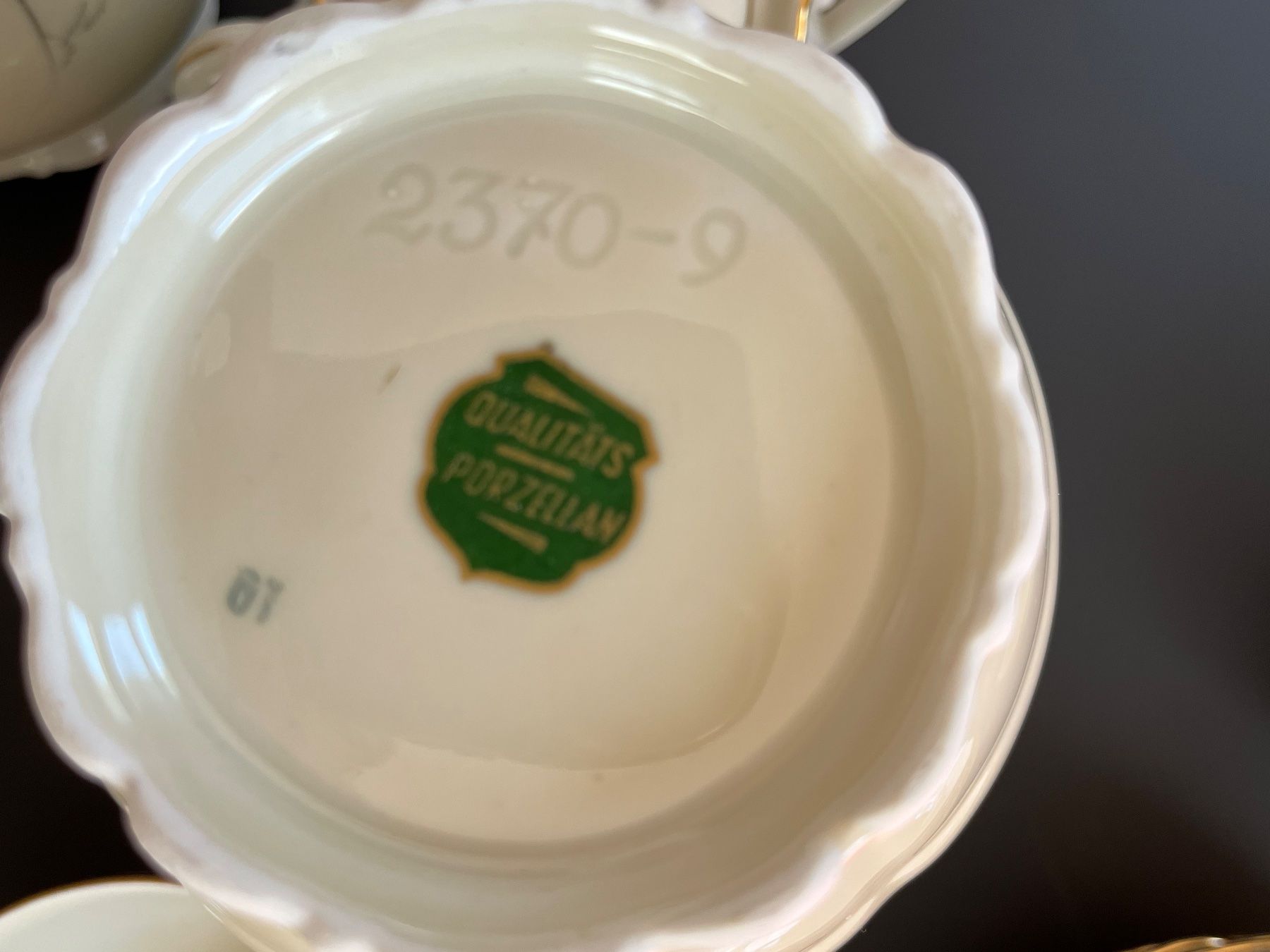 Set di piatti: Kaffeeservice aus Porzellan – Usato da Sugiez venduto da lili.ane 4