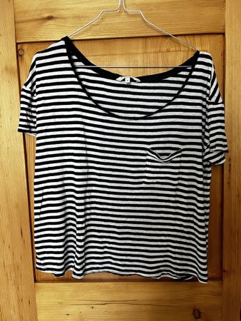 Lässiges Sommershirt Grösse S (weit aber kurz)