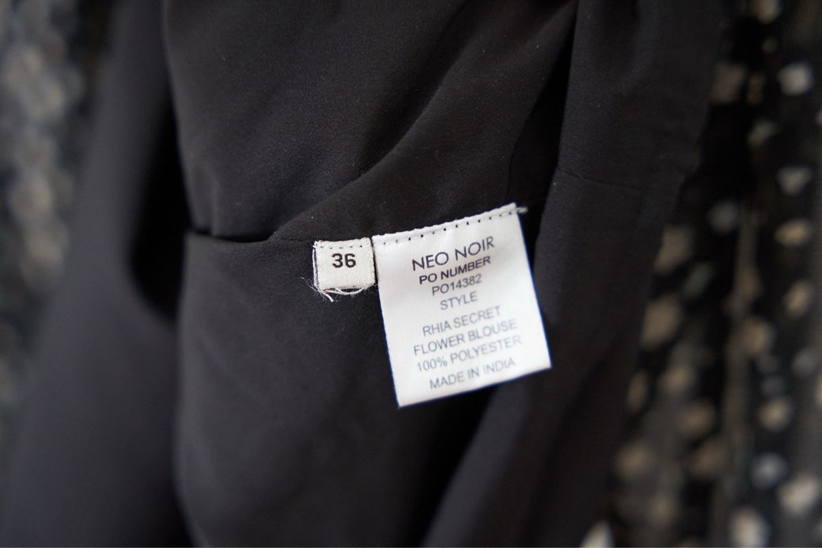 Blusen: Neo Noir Bluse Grösse 36 Blumen edel – Neu (gemäss Beschreibung) aus Olten von Sebbwen 2