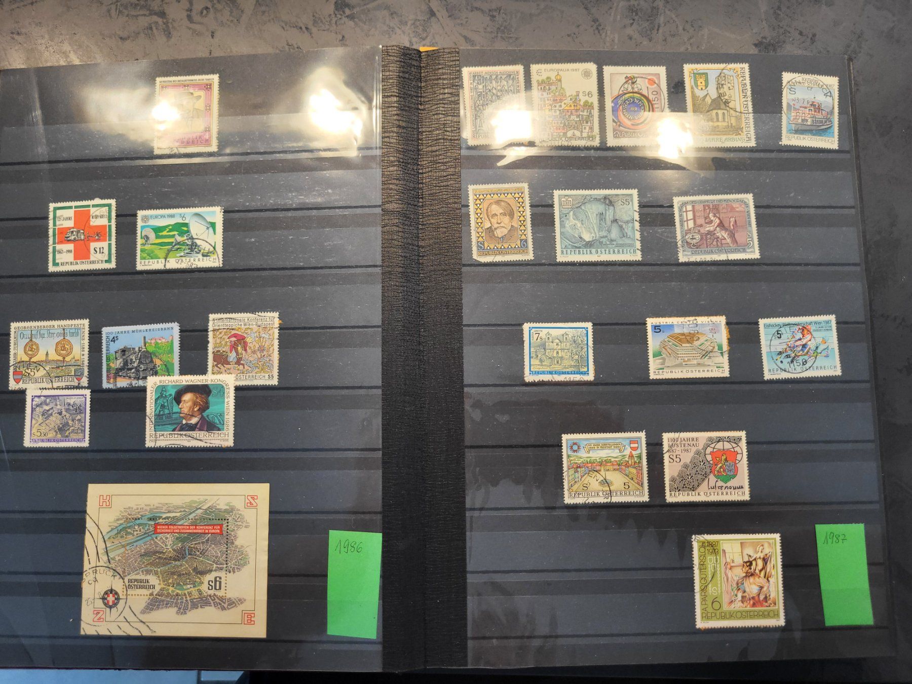 Alle Briefmarken: Sammlung Album - Oesterreich – Gebraucht aus Rümlang von Turrin 4