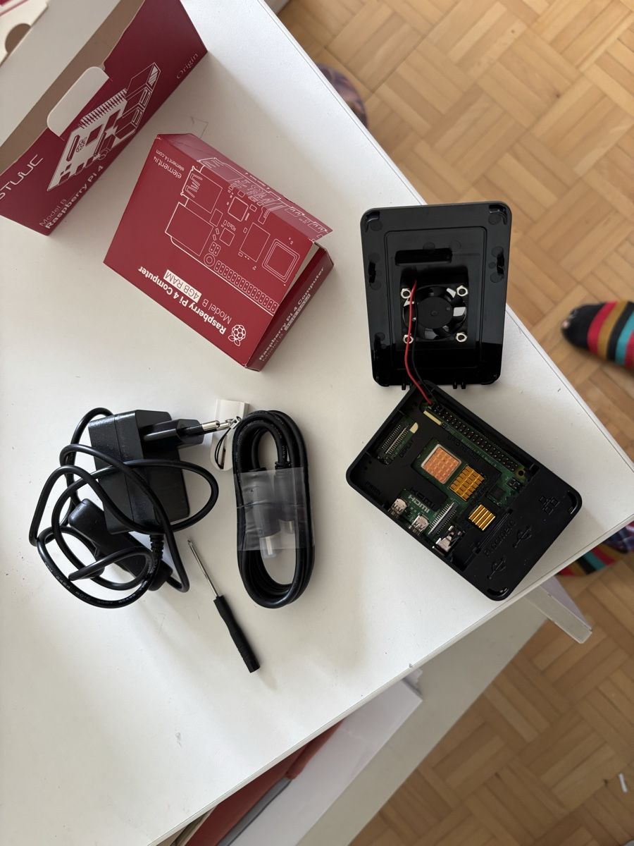 Raspberry Pi Elektronikbauteile: Raspberry Pi 4 Model B Kit, complet, neuf – Neu und originalverpackt aus Neuchâtel von xal_8tj6 3