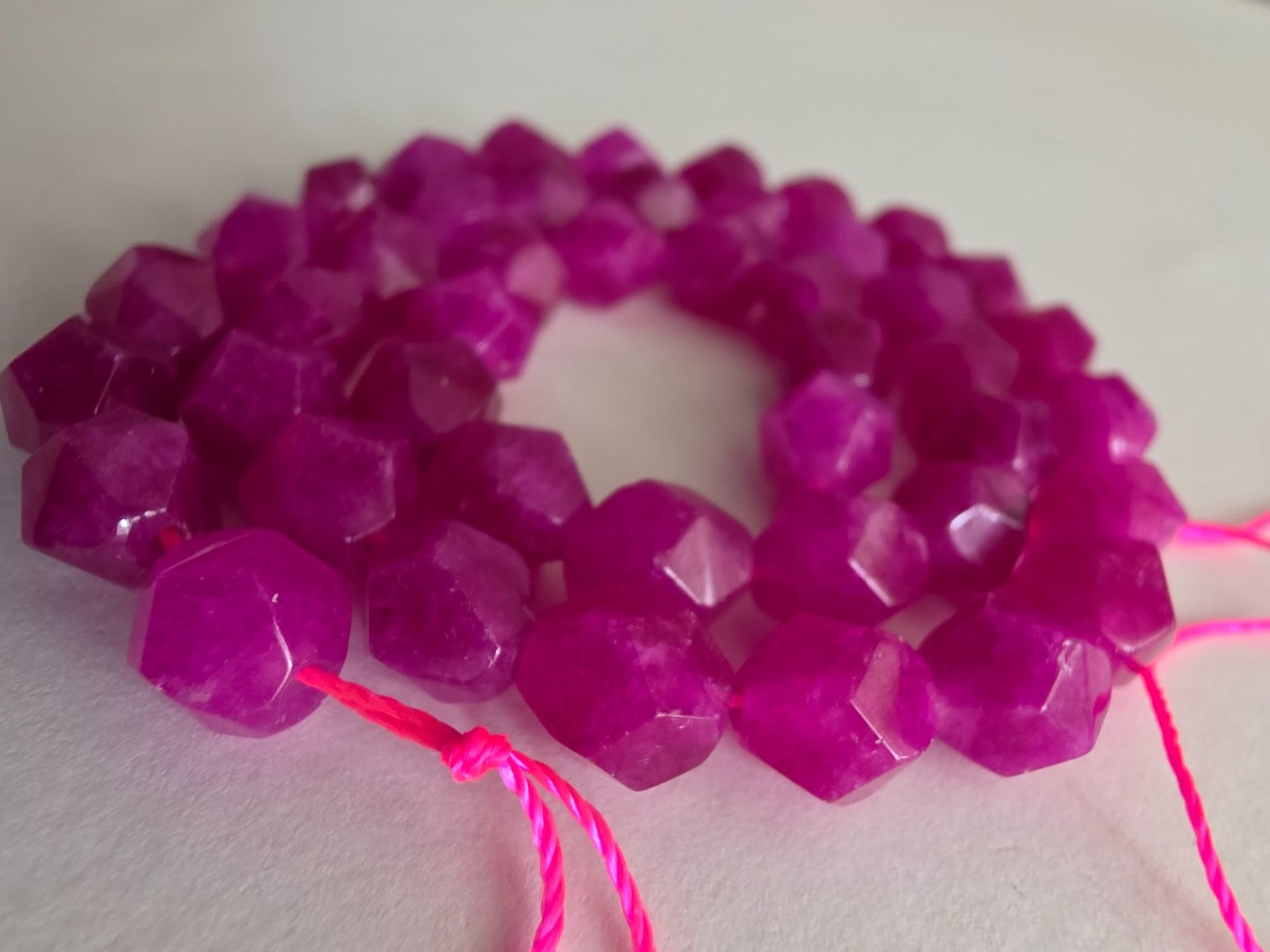 Minéraux & Lithothérapie: Turmalin rosa facettiert 6mm. Strang – Neuf avec emballage d'origine à Menziken par Mirager 1