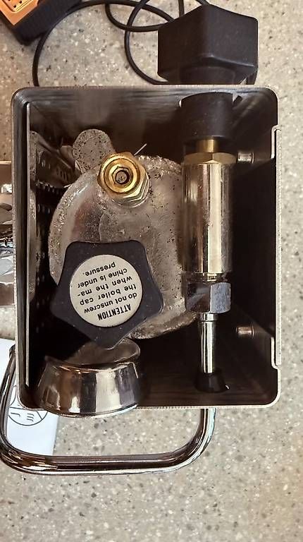 Kaffeemaschinen & Espressomaschinen: Machine à café de grande qualité pour expressos – Gebraucht aus Attalens von cdevries159753 3
