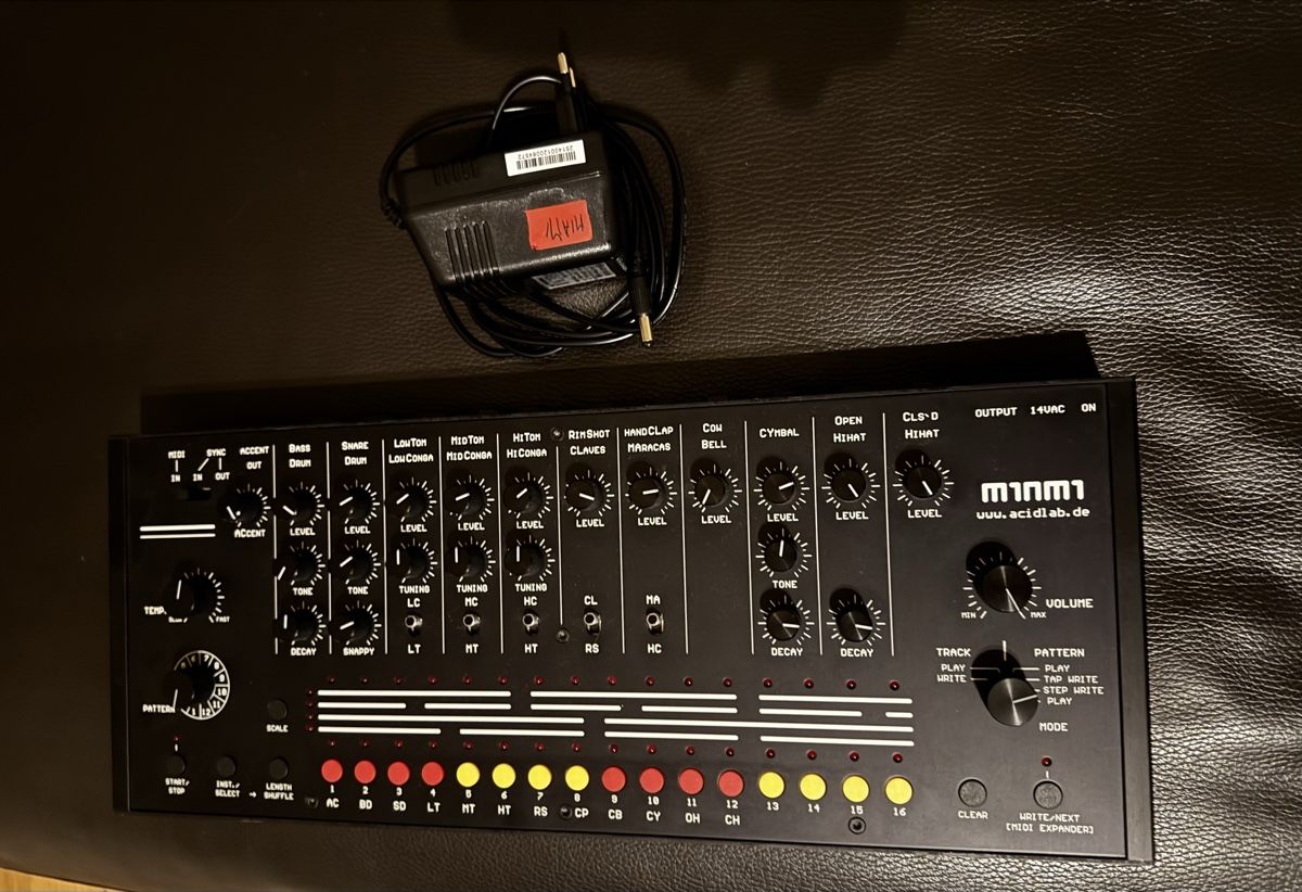 Roland Strumenti musicali: Acidlab Miami - Drummachine - (TR-808 Klon) – Usato da Zürich venduto da 1cut2 3