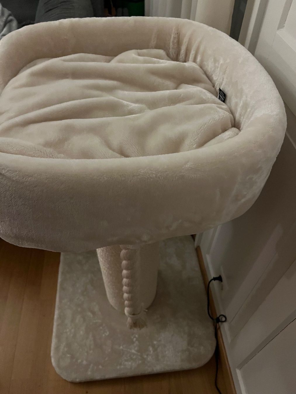 Katzenbaum - Kratzbaum: Kratzbaum mit Kuschelbett, neuwertig – Neu (gemäss Beschreibung) aus Stäfa von PatrickOO7 2
