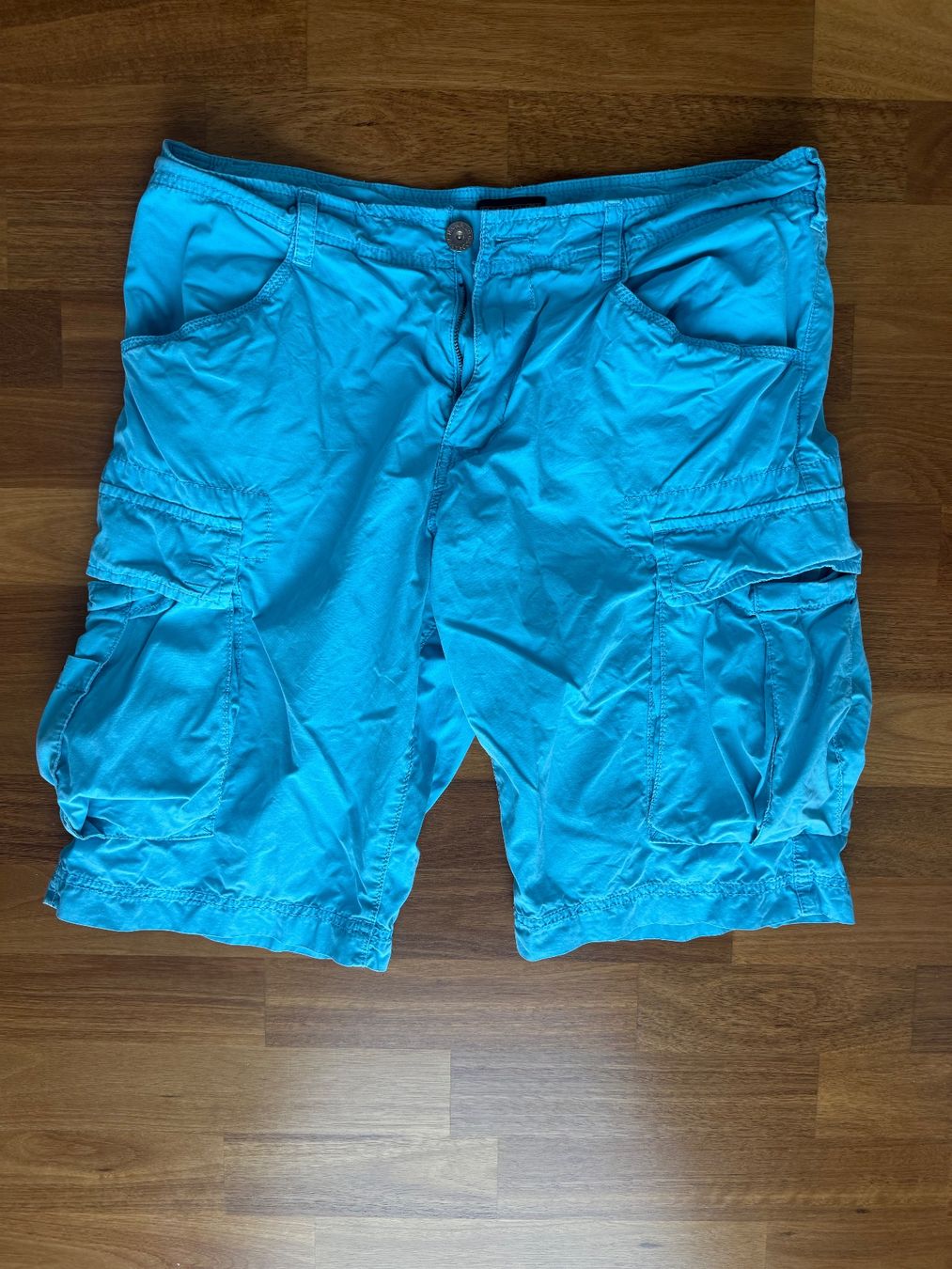 Napapijri Pantaloni: Originale hellblaue Napapijri Cargo Shorts, Grösse: 34 – Usato da Stetten SH venduto da Urlaub