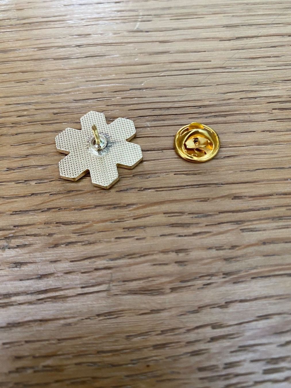 Broschen & Nadeln: Pin Engadin Langlauf Club 19/20 – Gebraucht aus Zürich von ClosetQueen 4
