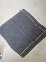 Foulard gris avec liseré jaune état neuf
