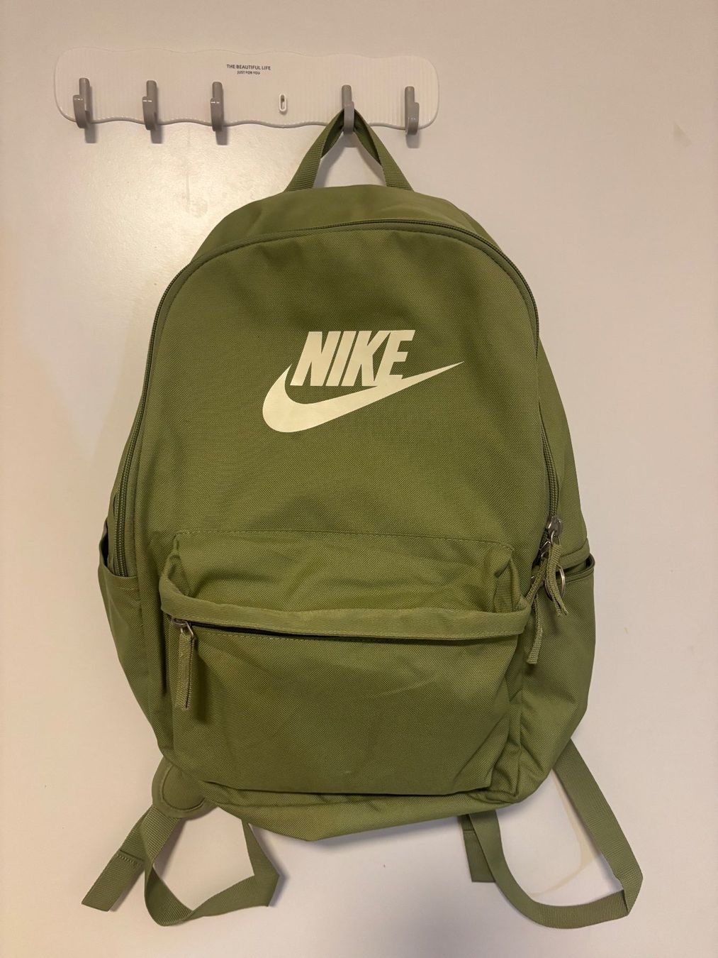 Nike Zaini: Nike Heritage Rucksack, Olivgrün – Usato da Oberuzwil venduto da lar_j5ws