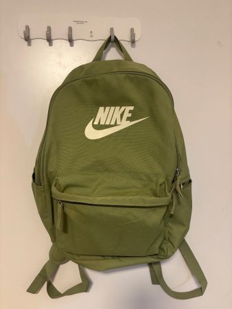 Nike Heritage Rucksack, Olivgrün