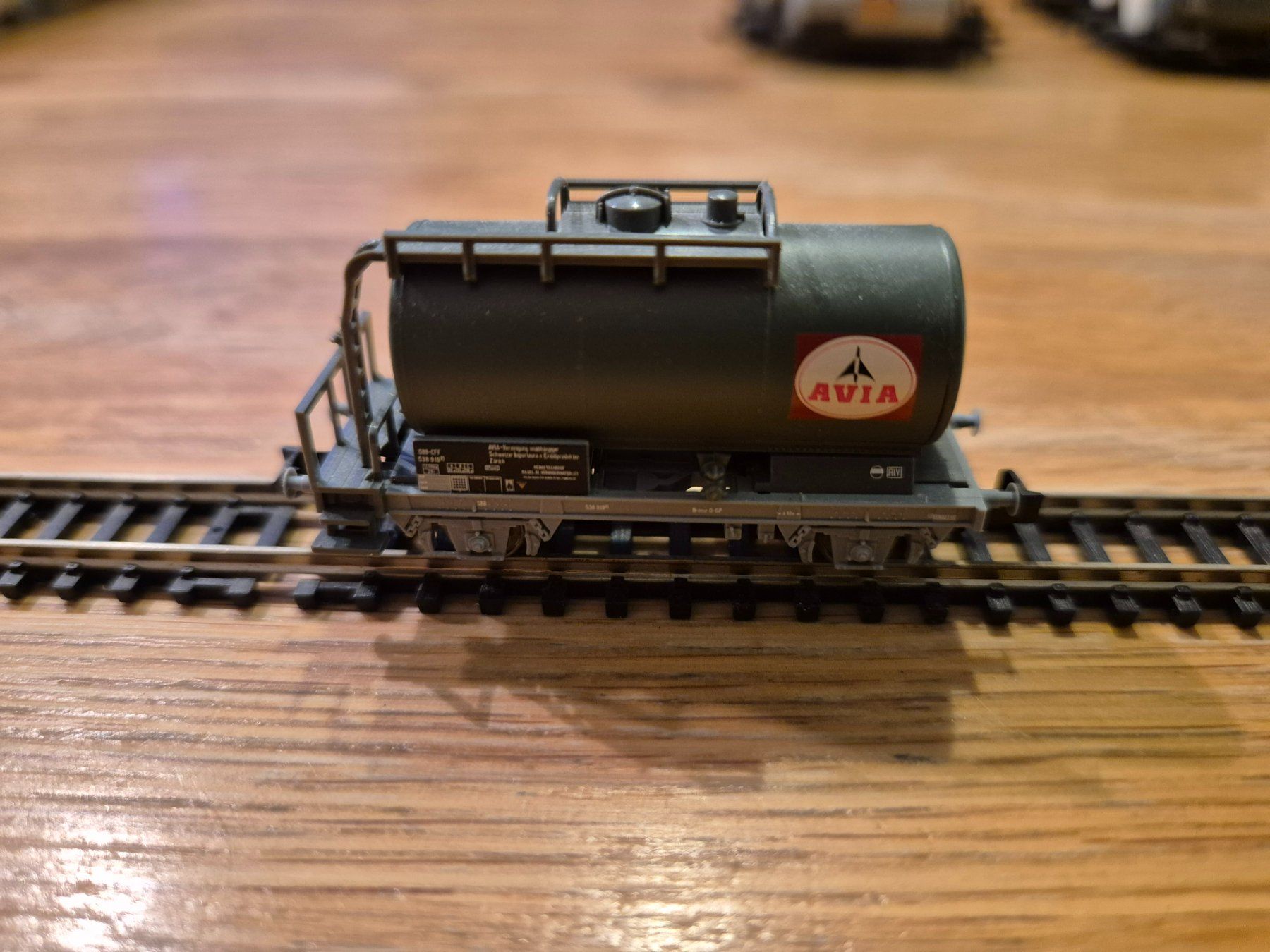 Trix Modellini di ferrovie: Spur N Tankwagen AVIA Minitrix – Usato da Glattfelden venduto da ehschenker
