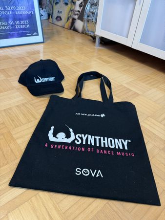 Synthony Stofftasche und Cap schwarz guter Zustand