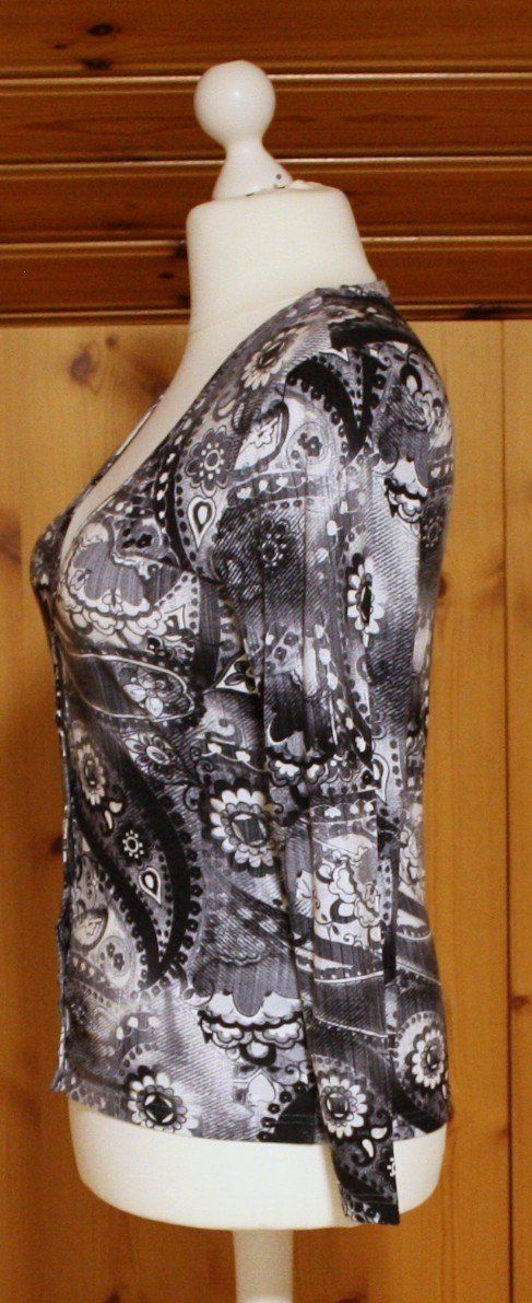 Blusen: T-Shirt Langarm schwarz-weiss Gr. S – Gebraucht aus Flüelen von Diversicum-Vintage 3
