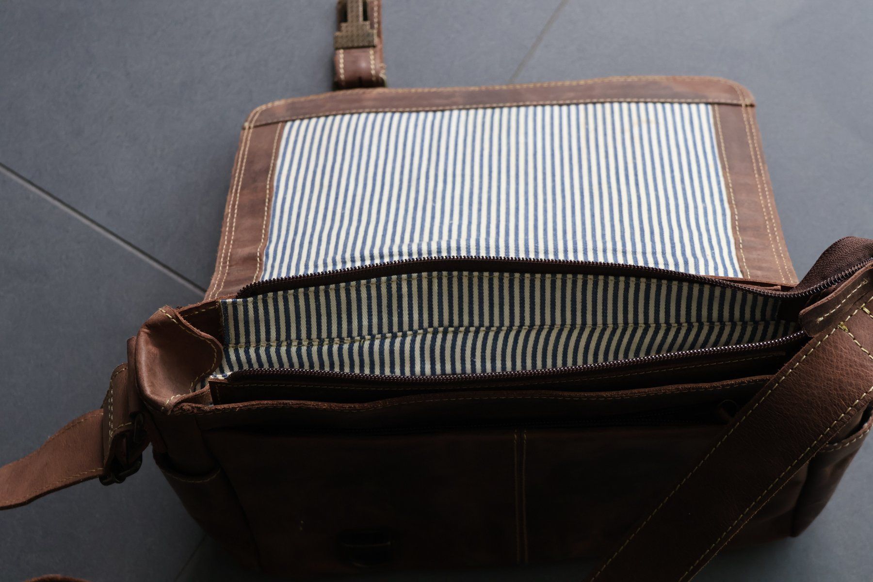 Taschen: Bugatti Laptoptasche, Dörr Umhängetasche, Rucksack – Gebraucht aus Luzern von Els7 4