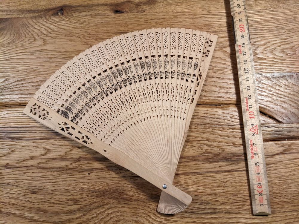 Weißer Holzfächer Mit Herzmuster – 19 Cm, Für Hochzeiten, Taufen, Kommunionen, Dekoration