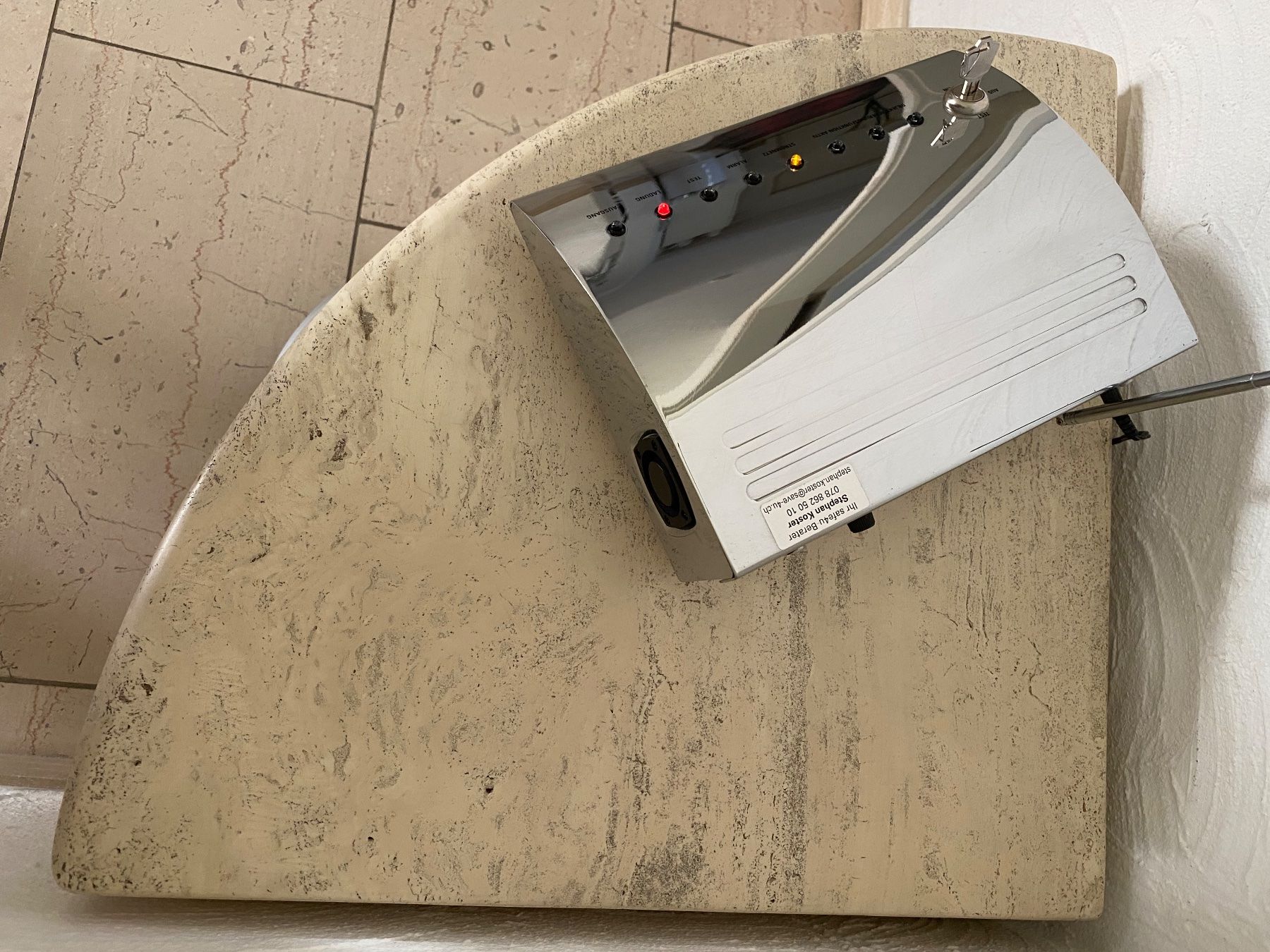 Tavoli: Marmorecktisch / Travertin – Usato da Ebikon venduto da M5P5G50 1