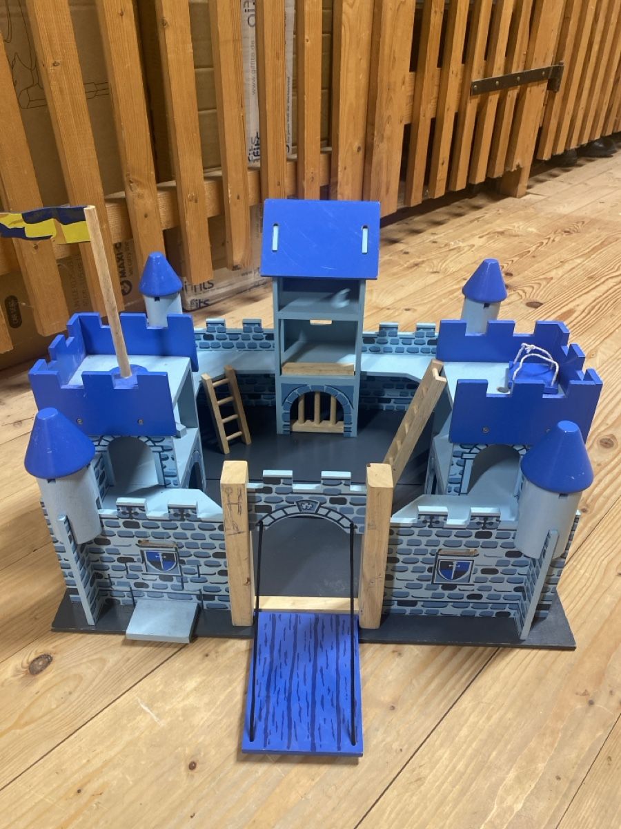 Casette per bambini: Castello giocattolo  per bambini 🏰! – Usato da Winterthur venduto da Aleujkaj