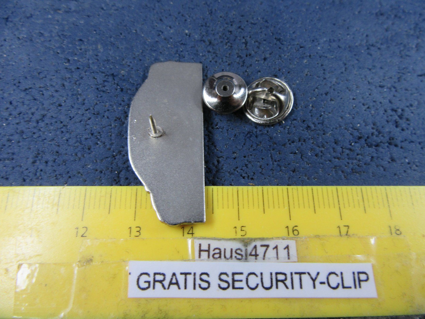 Volvo Placchette & Badge: RE-VOLVO-LUTION AUTO PIN GLASIERT – Usato da Ettingen venduto da Hausi4711 1