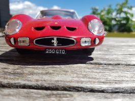 Ferrari Modellauto rot