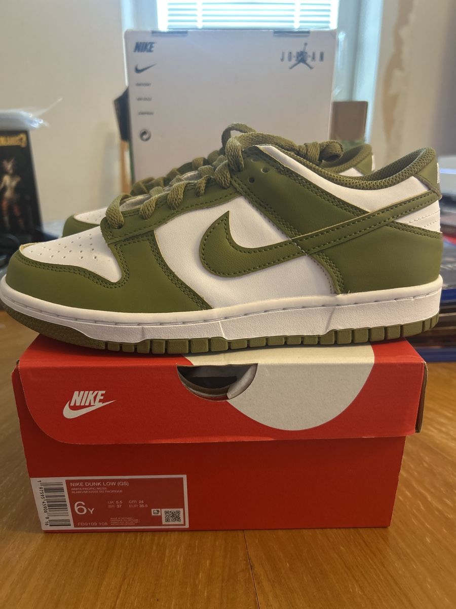 Nike Scarpe da uomo: Nike Dunk Low OLIVE Gr. 38,5 NEU – Nuovo e nell'imballaggio originale da Dietikon venduto da Edel.weiss
