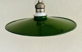 Grüne Vintage Emaille-Hängeleuchte mit Porzellan