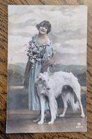 Romantik, Frau mit weissem Hund 1923 z. I. Beyeler Bettlach