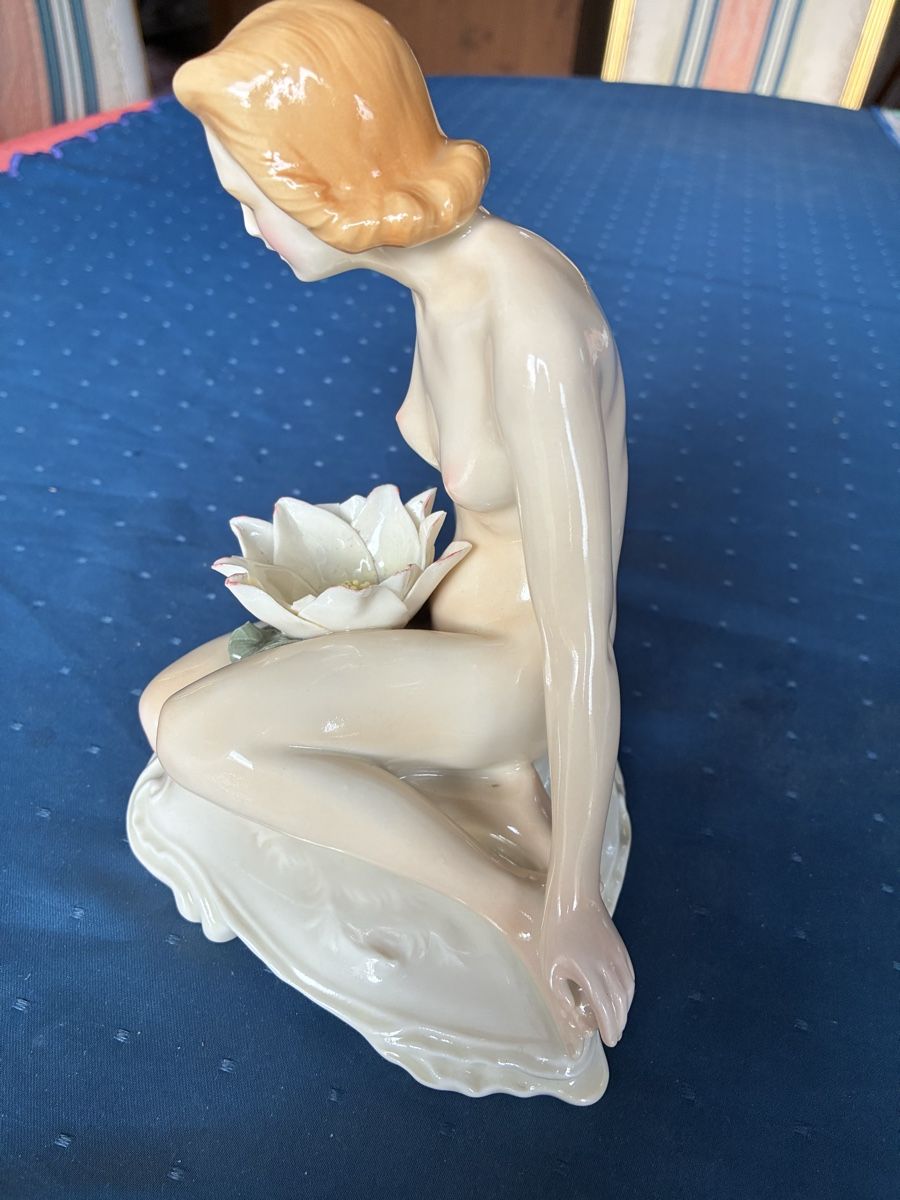 Karl Ens Statuette: Ens - weiblicher Akt mit Seerose – Usato da Dornach venduto da Rosengarten 3