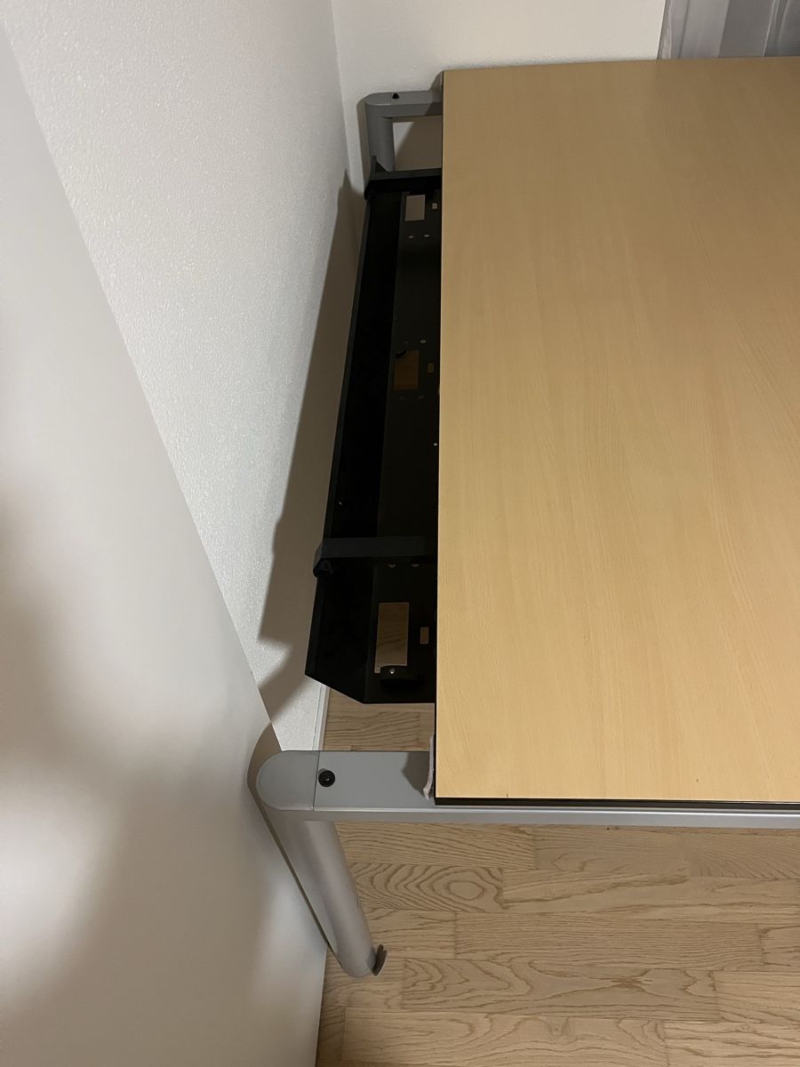 Schreibtische: Schreibtisch, Holz/Metall – Gebraucht aus Hombrechtikon von Kaatja 2