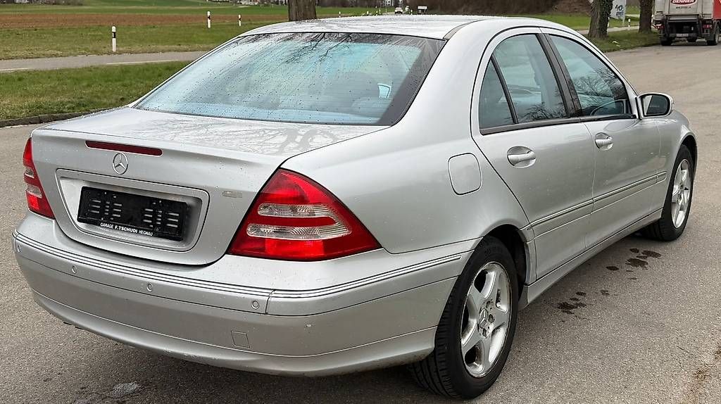 Automobili: Mercedes C240 4-Matic – Usato da Dübendorf venduto da LK08