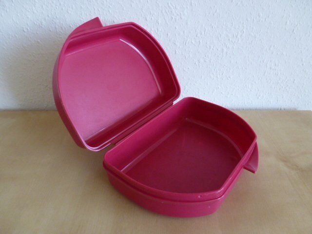 Tupperware Contenitori & Simili: Znüni-Böxli von Tupperwarre – Usato da Luzern venduto da Ankerli 5