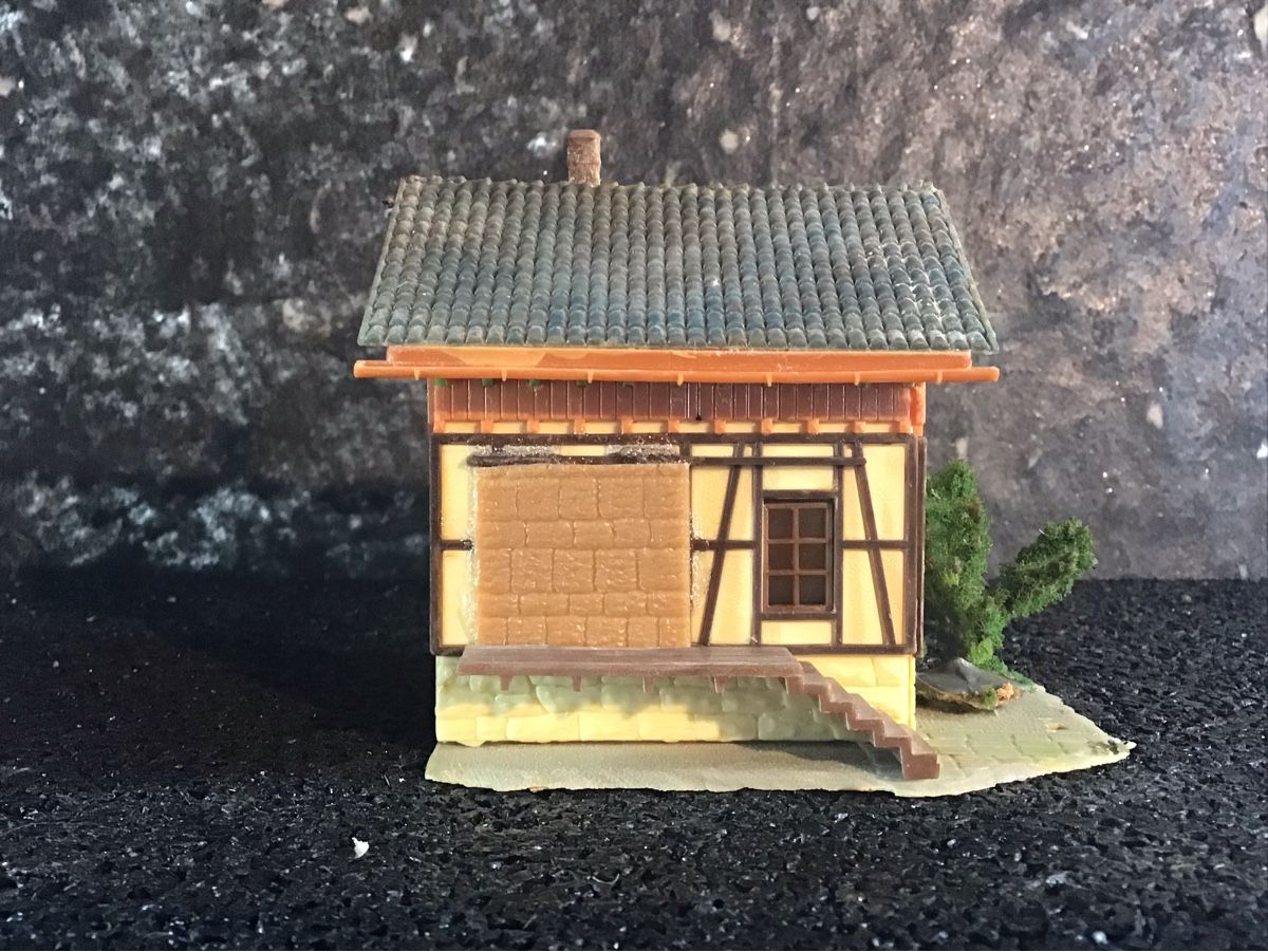 Modellbausätze & Standmodelle: MODELL GEBÄUDE HAUS – Gebraucht aus Männedorf von Spezial-Modelle