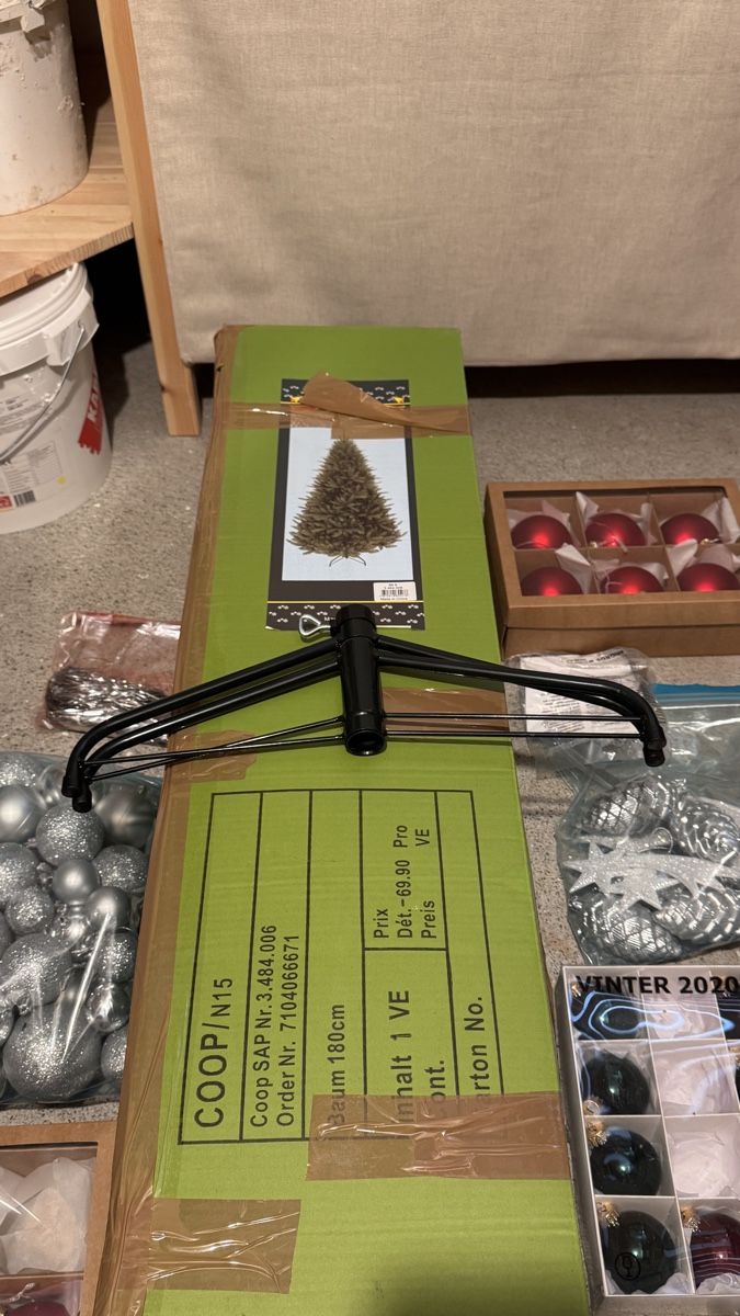 Tutte le decorazioni: Komplettes Weihnachtsbaum-Set: Baum, Kugeln & Spitze – Usato da Domat/ Ems venduto da saren92 5