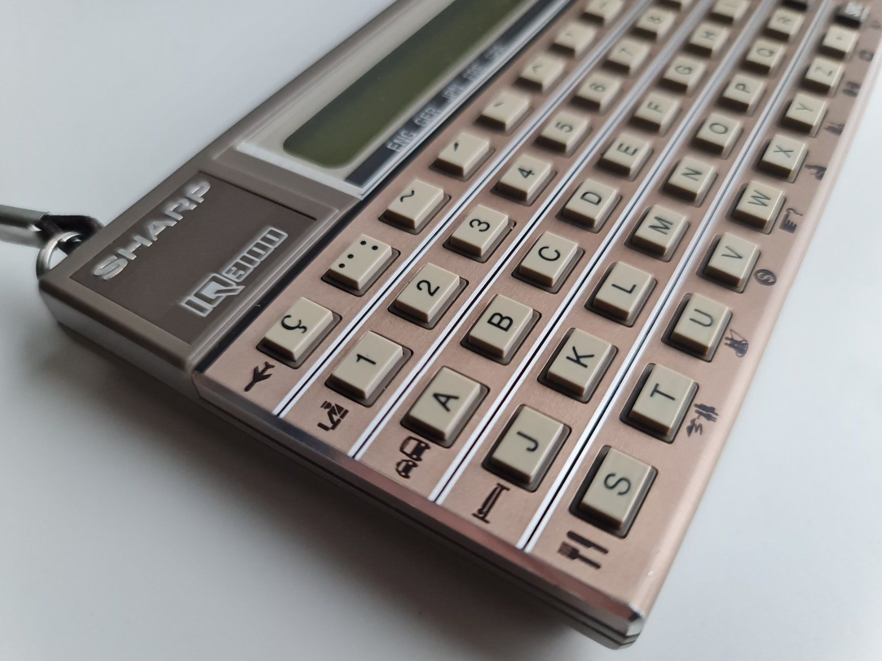 PC: Sharp IQ 3100 Electronic Translator 1980er Vintage Computer – Usato da Obfelden venduto da ZinggHandel 1