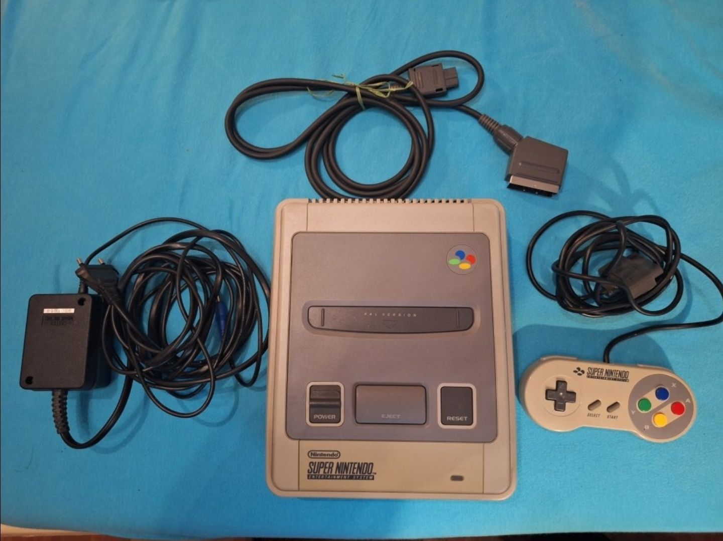 Nintendo Console: Super Nintendo Konsole inkl. 1 Controller – Usato da Obfelden venduto da Epstone