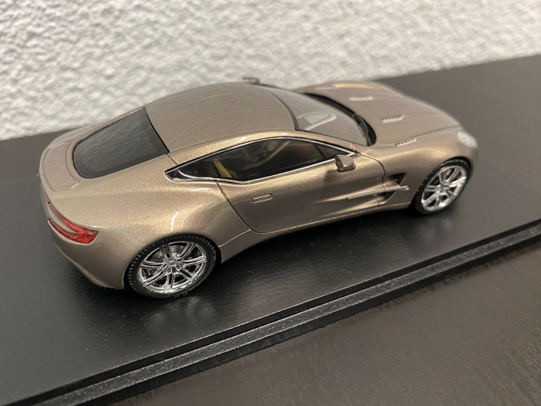 Spark Modellini d'auto: Aston Martin One-77 - Spark 1:43 – Nuovo e nell'imballaggio originale da Niederhasli venduto da Yotanke50 2