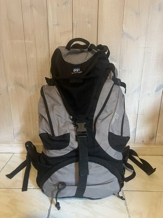Sac à dos Forclaz 70 L Decathlon gris/noir bon état