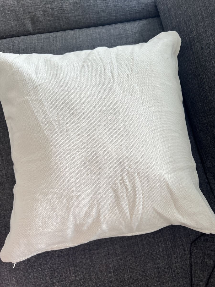 Ikea Cuscini: IKEA Kissenbezug DVÄRGNARV mit Pompoms – Usato da Neuenhof venduto da UrbanBags 1