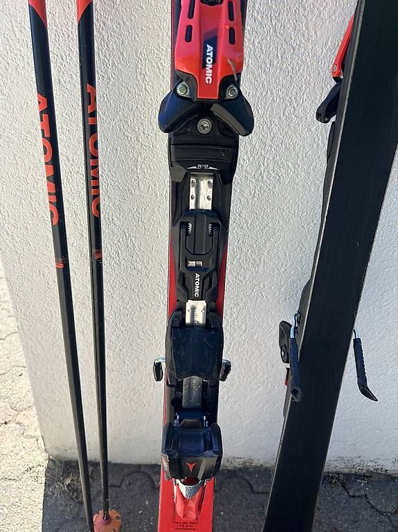 Atomic Sci: Atomic S9 Ski mit Skistöcken VB – Usato da Waltenschwil venduto da Tebecca 4