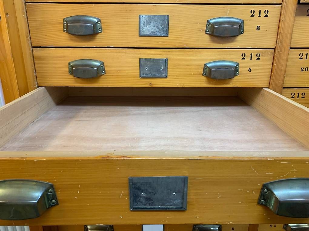 Schränke: Museum Archiv Schrank – Gebraucht aus basel von lali012 1