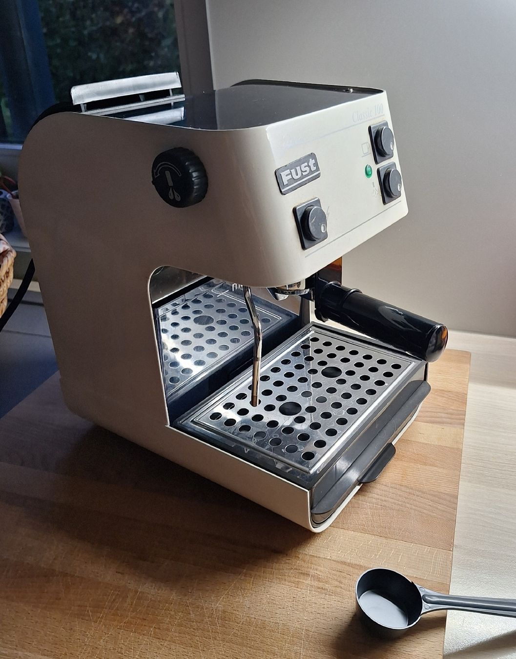 Jura Kaffeemaschinen & Espressomaschinen: Machine à café Jura Classic 100 – Gebraucht aus Court von triangle02 1