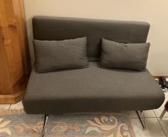 Schlafsofa grau Stoff mit Kissen gute Zustand