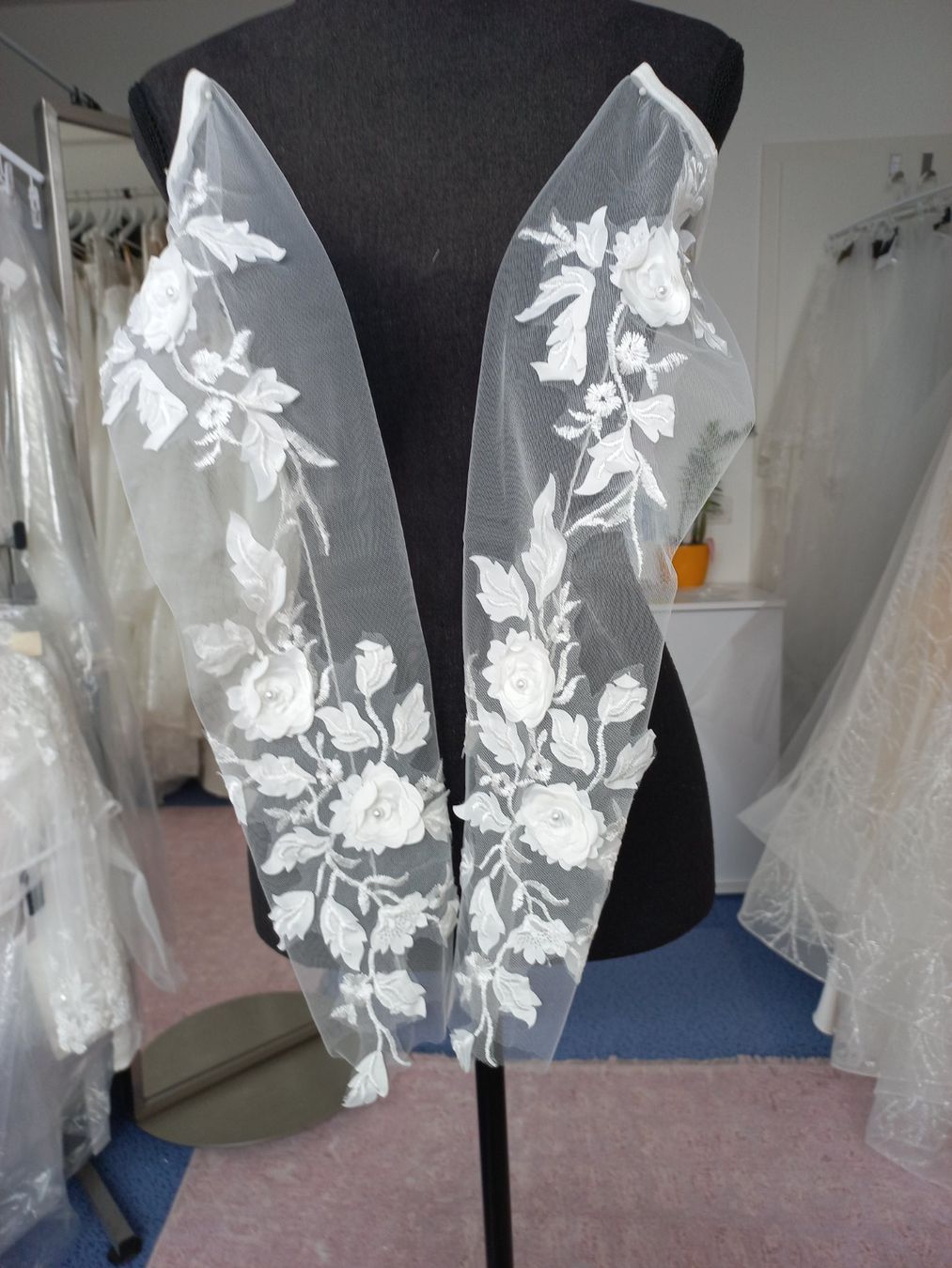 Kleider: Ärmeln für Brautkleid – Neu und originalverpackt aus Bachenbülach von lot_88j2