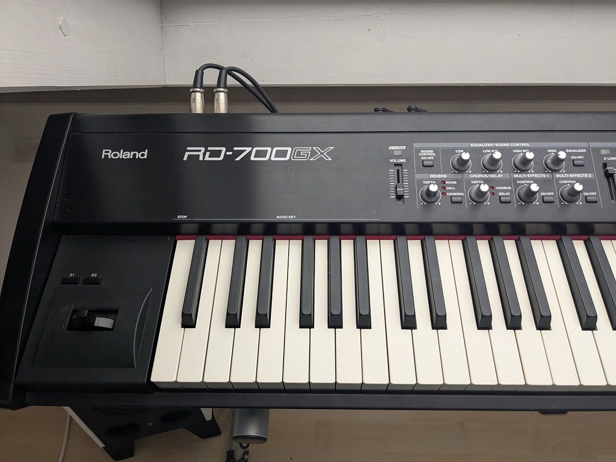 Roland Strumenti musicali: Roland RD-700GX Stagepiano – Usato da Altendorf venduto da privateclient 1