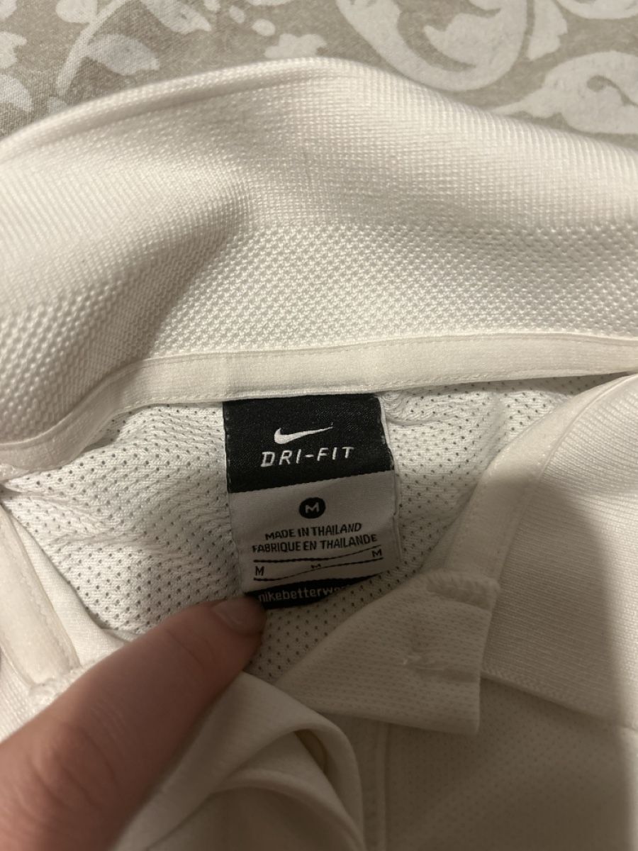 Nike Magliette Polo: Polo Nike Dri-FIT blanc, taille M  – Usato da Meyrin venduto da giu_v8tk 1