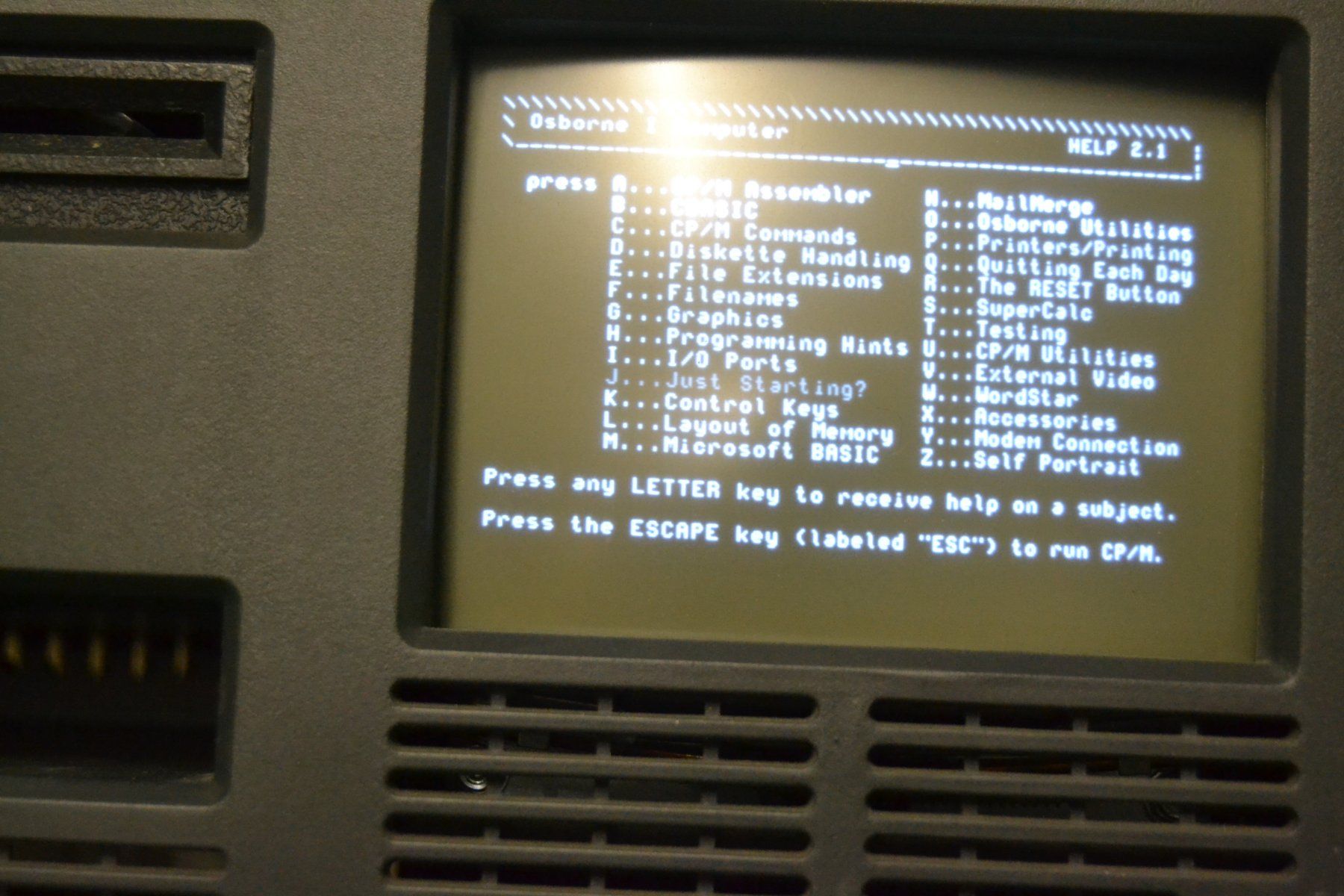 PC: Osborne 1 Portable Microcomputer – Usato da Wil SG venduto da fanofrio 1
