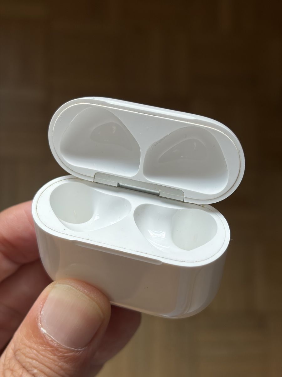 Apple Cuffie: AirPods 4 with ANC – Usato da Bern venduto da paulinho_55 8
