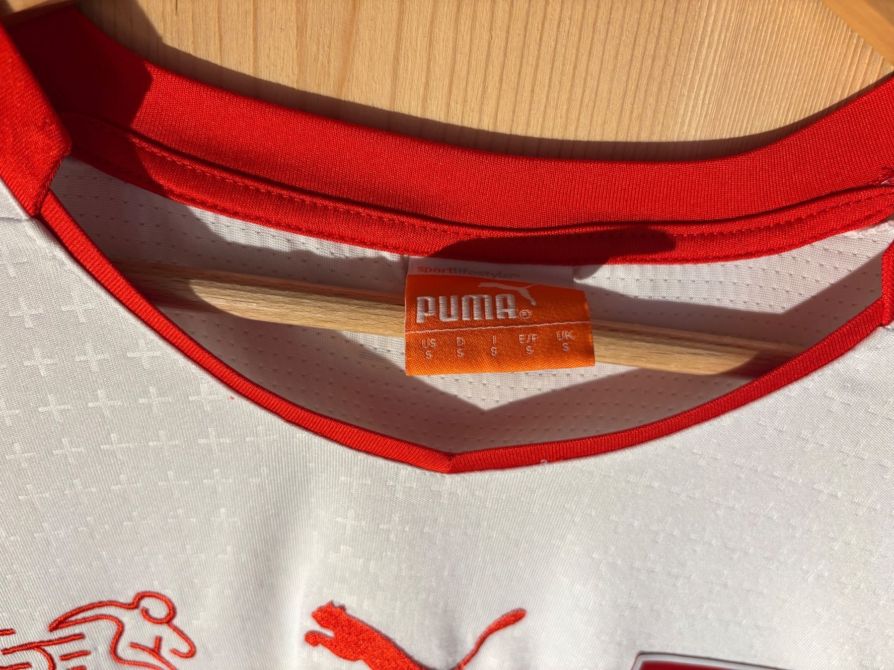 Puma Canottiere & Pantaloni: Schweiz 2014-15 Trikot S – Usato da Winterthur venduto da Gaudea 3